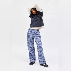 NWOT BDG Jess Ripstop Straight Leg Relaxed Fit Track Pant Blue Camo Sz M